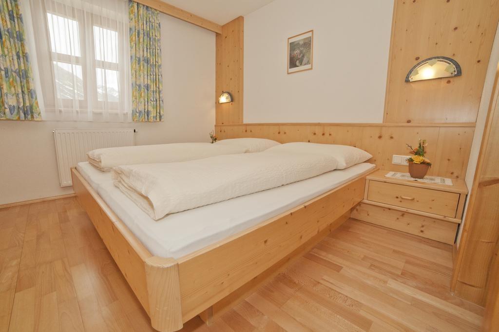 Chasa Per La Punt Apartment Galtur Ruang foto